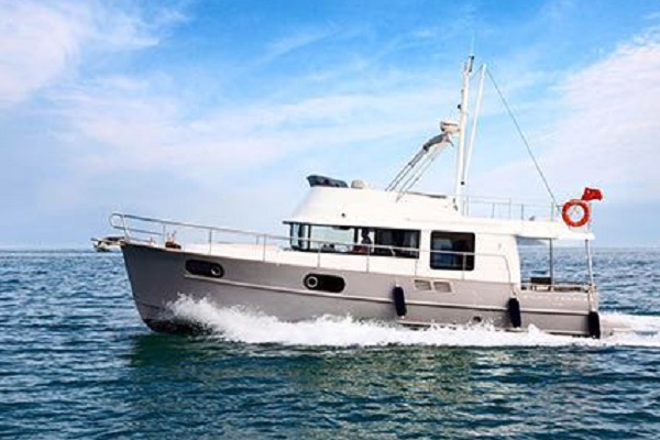 60英尺飞桥游艇