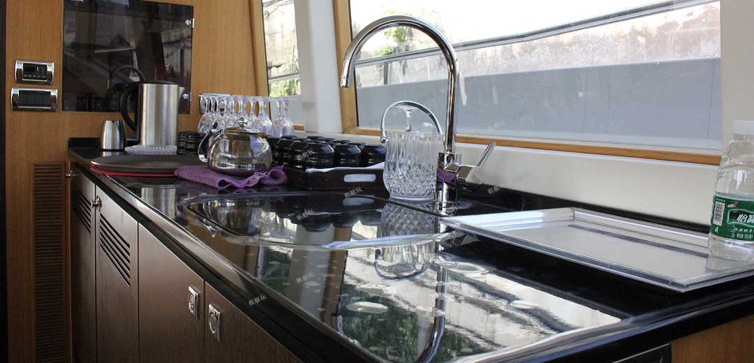 臺(tái)灣AVA 49豪華游艇 1 臺(tái)灣AVA 49豪華游艇 1